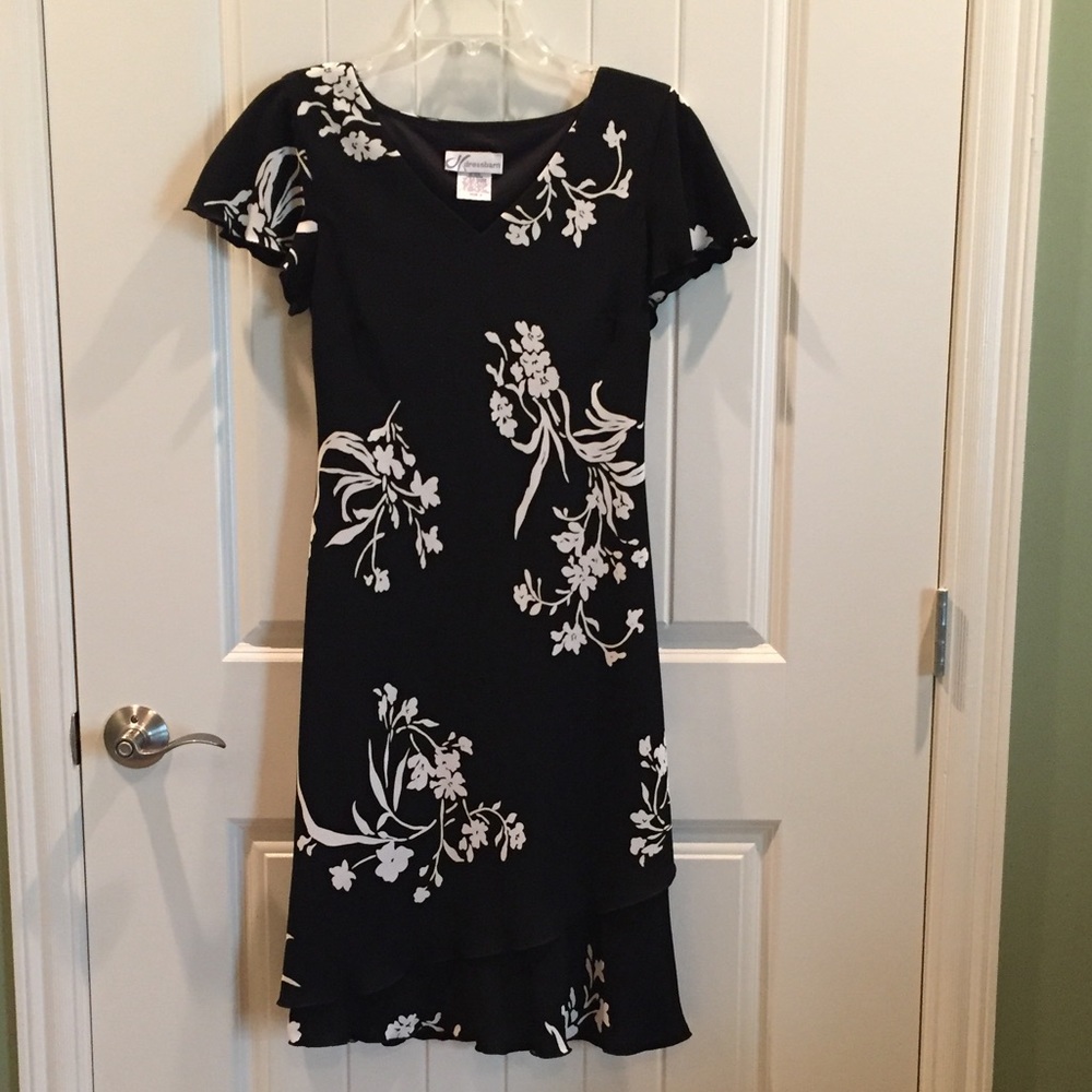 Beautiful flowy black and white floral dress